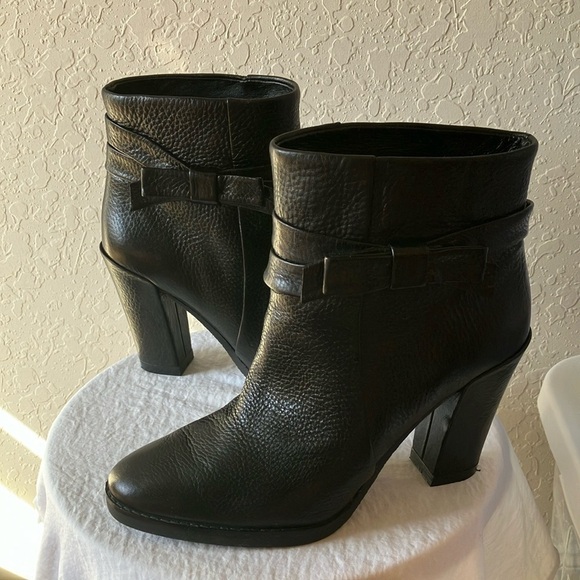 Kate Spade: Black Pebbled Leather Mannie Bow boots- 8.5 - Picture 1 of 16